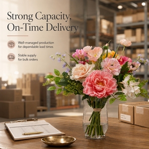 Arrangement <span class=keywords><strong>de</strong></span> pivoines et <span class=keywords><strong>de</strong></span> ranuncules artificielles roses <span class=keywords><strong>de</strong></span> qualité supérieure dans un vase en verre avec eau artificielle <span class=keywords><strong>pour</strong></span> la décoration <span class=keywords><strong>de</strong></span> table moderne à la maison - Product Image 5