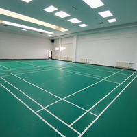 Rouleaux de revêtement de sol PVC Runsure, substrat de sol en bois haute densité pour stade de pickleball, ignifuge, vente chaude au Vietnam, garantie 10 ans