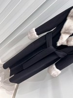 Manteau long de luxe pour femme en laine et cachemire avec poignets contrastants en fourrure de vison et col en fourrure de vison