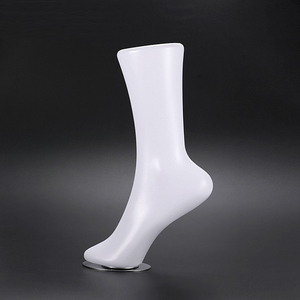 Modèle de pied masculin inversé, utilisé pour prendre des photos pour montrer les accessoires créatifs et amusants de chaussures et de chaussettes - Product Image 4