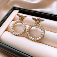 Boucles d'oreilles vintage haut de gamme Little Bee pour femmes, design de niche, créoles uniques, élégantes boucles d'oreilles en perles