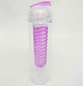 Bouteille d'eau portable en plastique avec infuseur à fruits et citron - Product Image 3