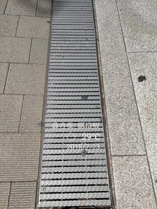 Grille de drainage de cour en acier et en métal, grille de drainage <span class=keywords><strong>des</strong></span> eaux pluviales, couvercle de grille pour la gestion <span class=keywords><strong>des</strong></span> eaux de surface - Product Image 6