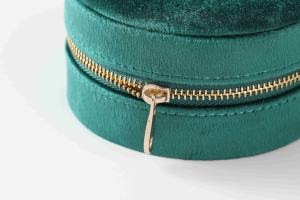 Caja de Joyería Redonda de Terciopelo con Logotipo Personalizado – Elegante Estuche de Viaje para Guardar Joyas, Ideal para Collares y Joyería Fina - Product Image 5