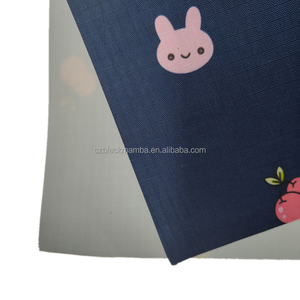 L'usine chinoise produit un revêtement en PVC simple en tissu Oxford imprimé de dessin animé à grille 210D utilisé pour les sacs de rangement à dos - Product Image 4