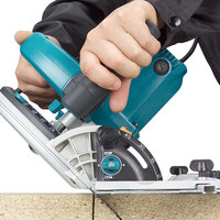 Scie plongeante professionnelle Makitas SP6000J 165 mm 1300 W à vitesse variable pour la coupe précise du bois