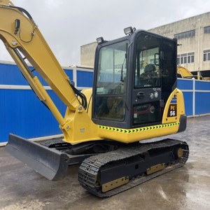 Para excavadora PC56-7 de 6 toneladas, de alto rendimiento, con giro de cola convencional, oruga, para construcción pesada y movimiento de tierras, con motor y bomba de baja presión. - Product Image 1