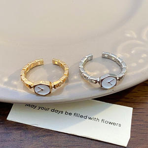 Anillos de reloj de oro con sentido de gama alta, anillo de apertura chapado en oro de 18 quilates de cobre, accesorio de personalidad de nicho de puntero de moda - Product Image 4