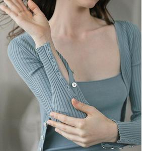 Nuevo Conjunto de Dos Piezas de Punto Ajustado para Otoño-Invierno: Vestido Casual Sexy con Cárdigan y Tirantes - Product Image 4