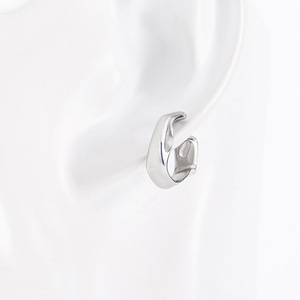 Pendientes geométricos con clip, acero de titanio, diseño irregular, joyería de moda unisex - Product Image 2