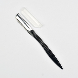 FOCSTAR Nouveau Kit de Rasage des <span class=keywords><strong>Sourcils</strong></span> en Acier Inoxydable 5 Pièces BT9018S – Rasoir Crayon, <span class=keywords><strong>Ciseaux</strong></span>, Coupe-<span class=keywords><strong>Sourcils</strong></span>, <span class=keywords><strong>Brosse</strong></span> et <span class=keywords><strong>Peigne</strong></span> Inclinés <span class=keywords><strong>pour</strong></span> le Soin et l'Épilation - Product Image 6