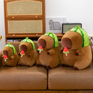 Peluche Capybara avec chapeau pastèque 100% polyester extensible et articulée pour garçons et filles - Product Image 4