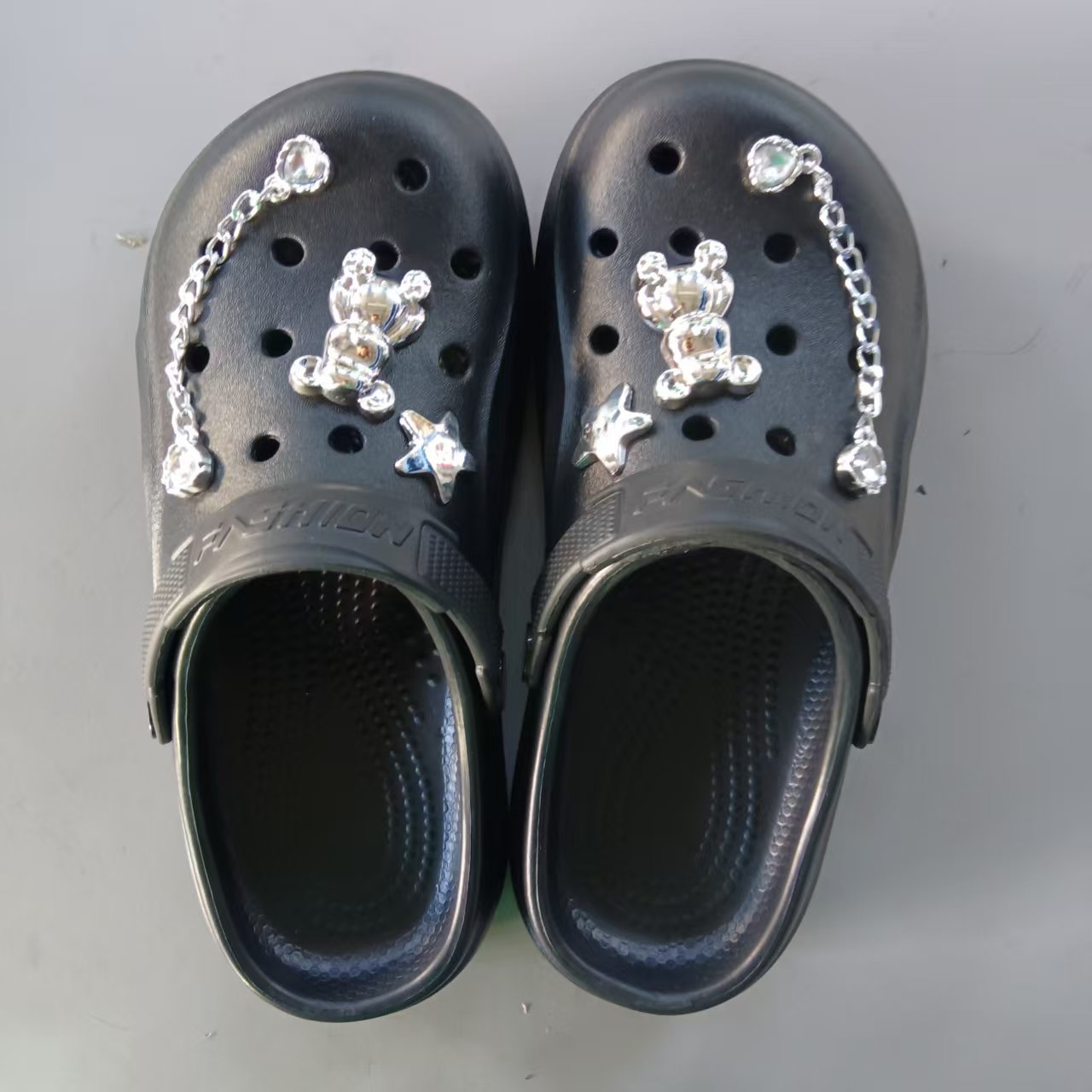 flat sandals for women 2025