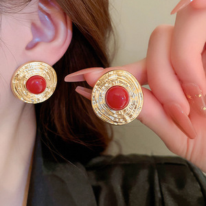 Orecchini vintage rotondi con rilievo per donna, accessori per l'orecchio semplici e alla moda da indossare tutti i giorni - Product Image 1