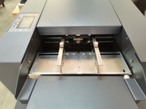 Équipement de séparation de cartes numérique de bureau de petit format, contrôlé par écran tactile, pour cartes d'identité et passeports - Product Image 5
