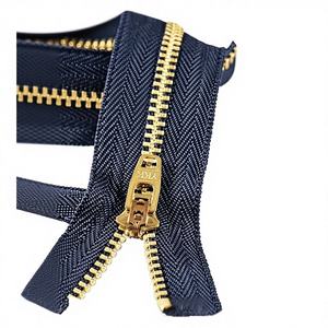 ไม่ใช่. ซิปโลหะผสมสังกะสี 3 ชั้น แท้ สีทองแดง พร้อมตัวล็อคอัตโนมัติ แบบปิด/แบบเปิด รุ่น YGRC-39 ผลิตในอินเดีย สำหรับกางเกงยีนส์และชุดทำงาน - Product Image 4