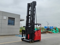 Chariot élévateur à palettes électrique pour allées étroites VNA, capacité de 1,6 tonne, chariot élévateur à 3 voies, batterie lithium-ion, type assis, mât à 3 étages