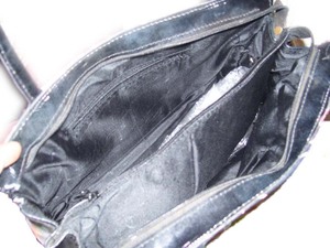 Pochette pour femme en cuir véritable avec broderie géométrique, fermeture à glissière et deux anses - Product Image 5