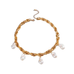 Die <span class=keywords><strong>Chok</strong></span>-Halskette, ein einzigartiges und auffälliges geometrisches rundes Anhängerstück mit einer Kette aus grenzüberschreitenden Accessoires aus Europa. - Product Image 5