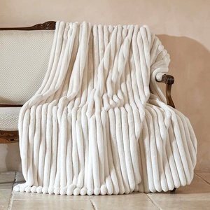 <span class=keywords><strong>Couverture</strong></span> de lait en fausse fourrure de lapin double couche épaissie chaude et personnalisée en gros <span class=keywords><strong>Couverture</strong></span> de canapé en peluche d'automne et d'hiver solide tricoté - Product Image 3