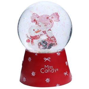 Recuerdo de globo de nieve de resina y cristal de gobes de agua de estilo de dibujos animados personalizado para decoración del hogar - Product Image 2