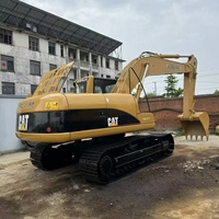 Excavatrice Caterpillar 320C d'occasion, moteur Caterpillar, godet de 0,8 m³, poids de la machine de 21 000 kg, état de fonctionnement optimal, excellent état.