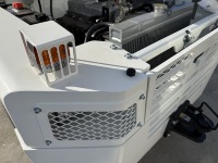 Tracteur de remorquage diesel ISUZU 20T : boîte de vitesses automatique, configuration cabine ouverte pour le remorquage lourd.
