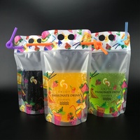 500ml conception d'usine impression debout pochette Ziplock mat clair en plastique Ziplock café jus boisson sac avec pailles