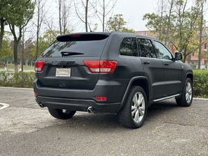 <span class=keywords><strong>Grand</strong></span> <span class=keywords><strong>Cherokee</strong></span> Nero / Pellicola Cambia Colore Comfort Edition / 4WD Auto Usate in Vendita SUV 5 Porte 5 Posti - Product Image 4