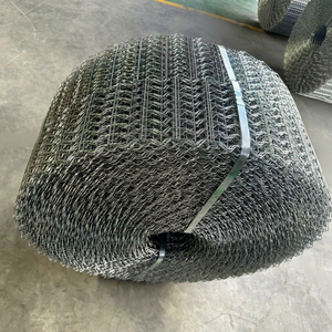 Maille soudée pour revêtement de tuyaux de 8 lignes pour pipelines de gaz et d'huile sous-marins - Product Image 1