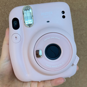 Appareil photo instantané Fujifilm Instax Mini 12 avec flash LED intégré, capteur CMOS 20MP, emplacement pour carte MicroSD, grand angle, en forme de bouton, fabriqué au Japon - Product Image 4