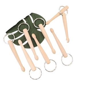 Llavero de <span class=keywords><strong>Baquetas</strong></span> en Miniatura Ecológico, <span class=keywords><strong>2</strong></span> <span class=keywords><strong>Baquetas</strong></span> de Madera, Llaveros de Madera con Logotipo Grabado, Llavero de <span class=keywords><strong>Baquetas</strong></span> - Product Image 1