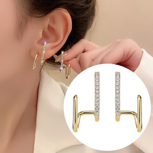 Orecchini a perno irregolari color oro alla moda per donna e ragazza, con zirconi coreani, design a griffe, accessori di gioielleria di lusso - Product Image 1