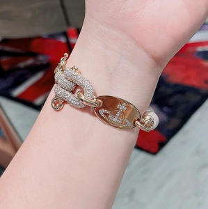 Pulsera y Collar Unisex de Alta Gama con Cuentas de Perlas Saturno y Hebilla en Forma de Herradura en U con Diamantes Completos, Estilo Emperatriz Viuda Vivienne - Product Image 2