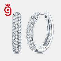Boucles d'oreilles Huggie en argent S925, design minimal chic, pavé complet de moissanite transparente taille ronde VVS, certifiées GRA, polies, pour cadeaux raffinés
