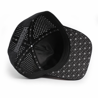 Casquette de golf personnalisée à 5 panneaux, broderie 3D en relief, visière incurvée, perforations découpées au laser, séchage rapide, maille imperméable, style trucker