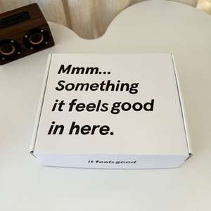 "สิ่งที่มันรู้สึกดีในที่นี่" กล่องบรรจุกระดาษจดหมายกล่องของขวัญพับจัดส่งเสื้อผ้ากระดาษลูกฟูกสีขาว - Product Image 6