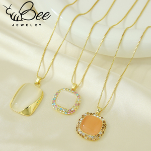 Ensemble de bijoux indiens de haute qualité pour mariée, collier et boucles d'oreilles carrées en cristal, élégant et tendance, pour mariage - Product Image 5