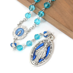 <span class=keywords><strong>Rosario</strong></span> <span class=keywords><strong>de</strong></span> <span class=keywords><strong>la</strong></span> <span class=keywords><strong>Virgen</strong></span> María en Plata Azul con Cuentas <span class=keywords><strong>de</strong></span> Cristal <span class=keywords><strong>de</strong></span> 8mm y Centro Milagroso, Rosarios Católicos para <span class=keywords><strong>la</strong></span> Oración - Product Image 4
