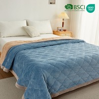 Couverture en flanelle douce et chaude à motifs ondulés, avec double couche en polaire corail, design floral de dessin animé, utilisable en toutes saisons