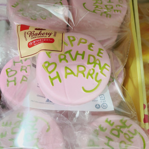 ของเล่นบีบสควิชชี่รูปเค้กแฮกริด ขนาด 9 ซม. ทำจาก PU เนื้อนุ่มพิเศษ - ของขวัญคลายเครียดสำหรับเด็กและผู้ใหญ่ เพื่อช่วงเวลาผ่อนคลาย - Product Image 2