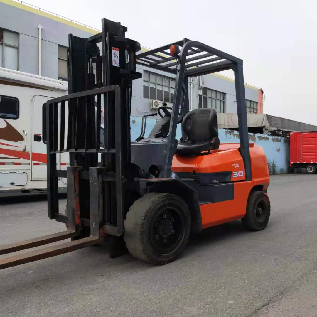 Б/у вилочный погрузчик Toyot FDZN30 от японского бренда, 3 тонны, б/у, небольшой вилочный погрузчик в хорошем состоянии для продажи