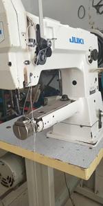 Machine à coudre industrielle d'occasion Juki 244 à bras cylindrique et pied entraîneur, fabriquée au Japon - Product Image 6