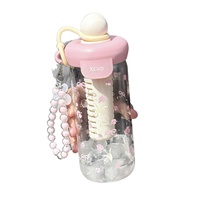 Bouteille d'eau en verre avec breloque fleurie et couvercle rabattable 720 ml pour le bureau, les voyages, la maison, la cuisine, les trajets et l'usage quotidien