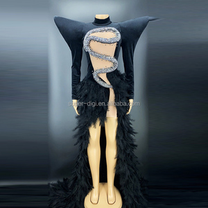 Costume da Palcoscenico Sexy per Cantante, <span class=keywords><strong>Abito</strong></span> <span class=keywords><strong>Nero</strong></span> <span class=keywords><strong>con</strong></span> Coda di <span class=keywords><strong>Piume</strong></span> e Dettagli a Forma di Serpente <span class=keywords><strong>con</strong></span> Diamanti - Product Image 6