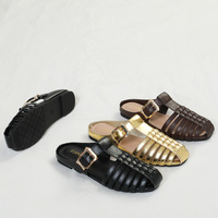 Sandales plates d'été pour femmes à bout fermé, style Mueller, tissées ajourées, légères en PU, antidérapantes, pour l'extérieur, usage quotidien, décontractées, style romain