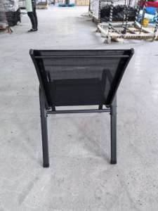 Paquete de 6 Sillas de Comedor Apilables de Acero Negro con Reposabrazos para Patio Trasero, Terraza, Jardín - Product Image 3