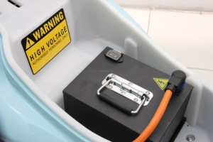 Scooter Eléctrico Urbano de Largo Alcance Azul Cielo, Batería de Litio Extraíble de 72V 55AH, Velocidad Máxima de 61-80 km/h, Dos Ruedas, Ligero - Product Image 2