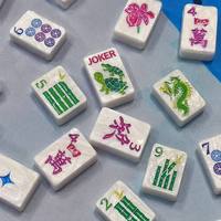 Tuiles de mahjong américaines en acrylique de luxe, de haute qualité, à motif de dragon perlé et de fleurs, pour les fêtes et le divertissement à domicile