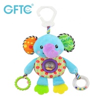 Jouet suspendu en peluche éléphant en peluche mobile en coton doux OEM pour berceau/poussette ensemble de jouets hochet rotatif en plastique musical